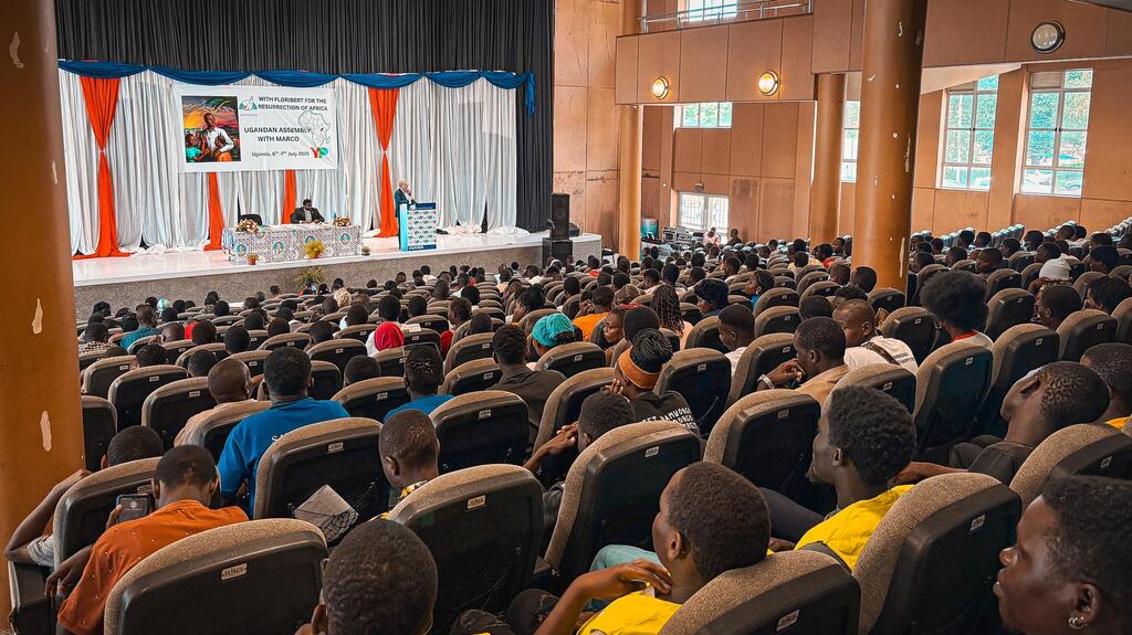 In occasione della visita di Marco Impagliazzo, l'assemblea delle Comunità a Kampala e gli incontri con gli anziani e le Scuole della Pace